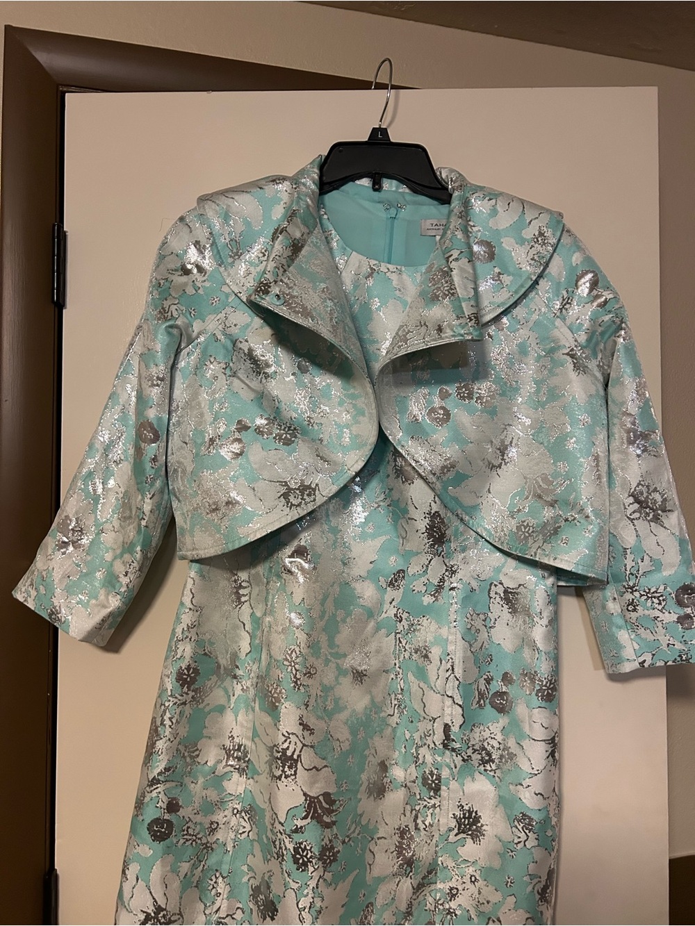 Tahari Mint & Silver Floral Cropped Jacket 10